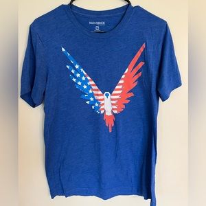 Maverick by Logan Paul short sleeve t-shirt Parrot graphic Red/White/Blue  M